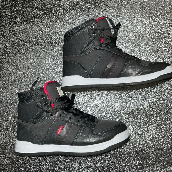 Women’s Levi Stratuss - Picture 3 of 15